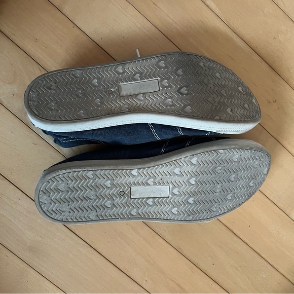 Size 6 Navy Dunes sport slip on shoes - Picture 3 of 3